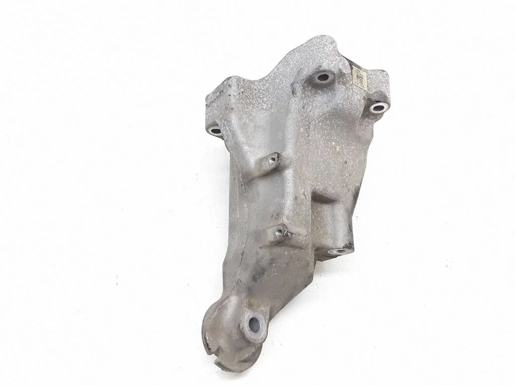 Engine mounting bracket – Mercedes-Benz E-Class W212 (2009-2016)