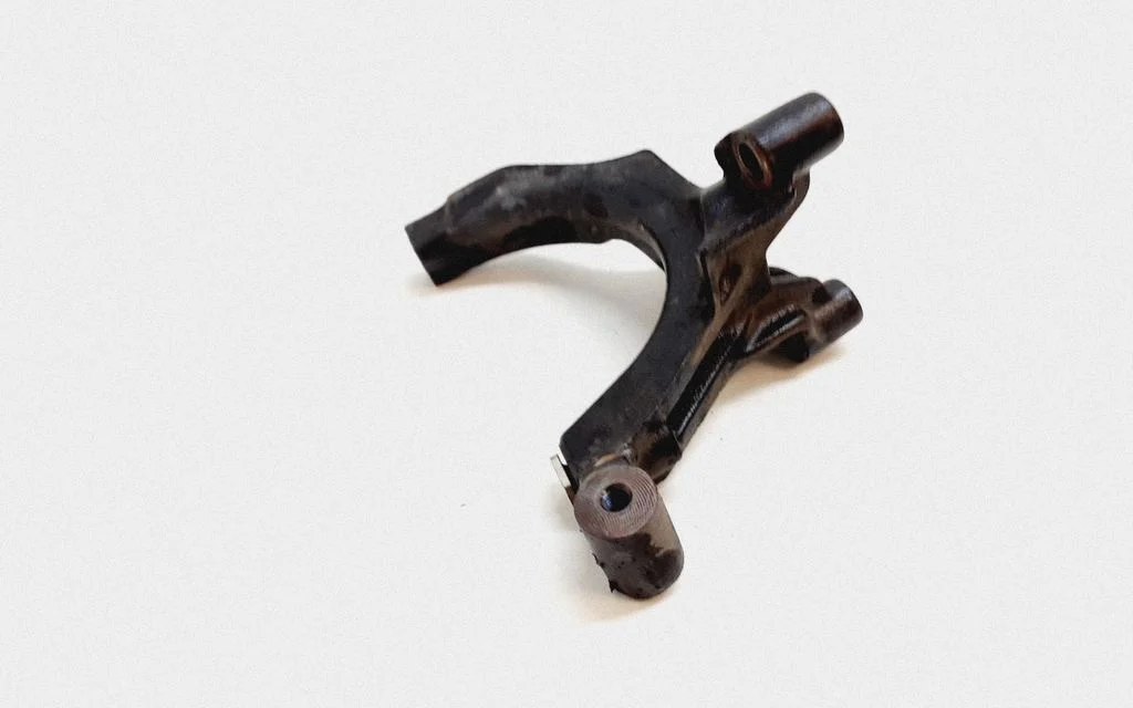 Mootori kinnituskronstein 04L131425A