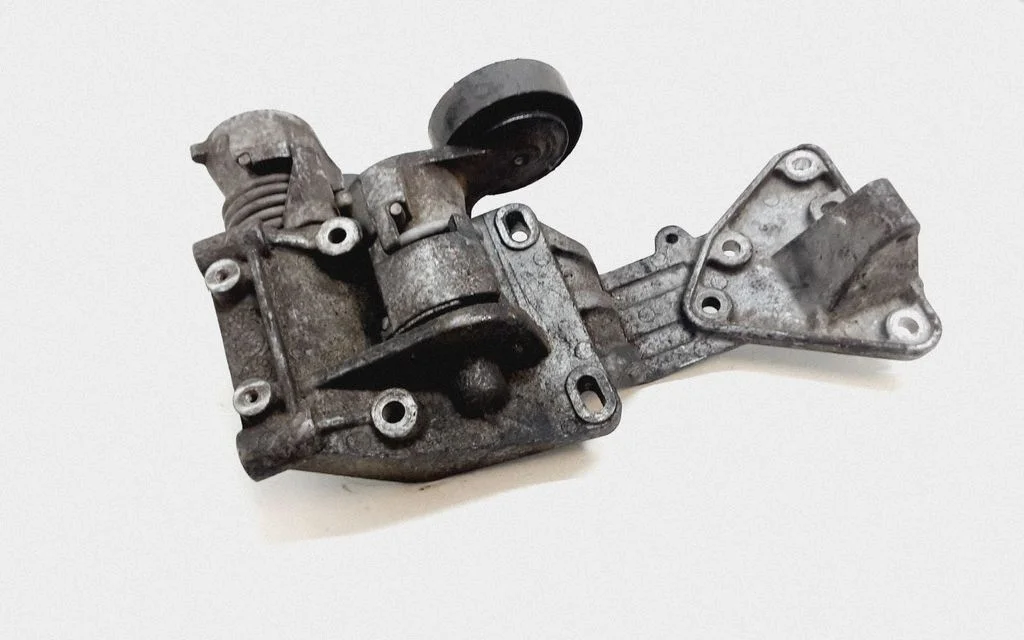 Engine mounting bracket 30731398