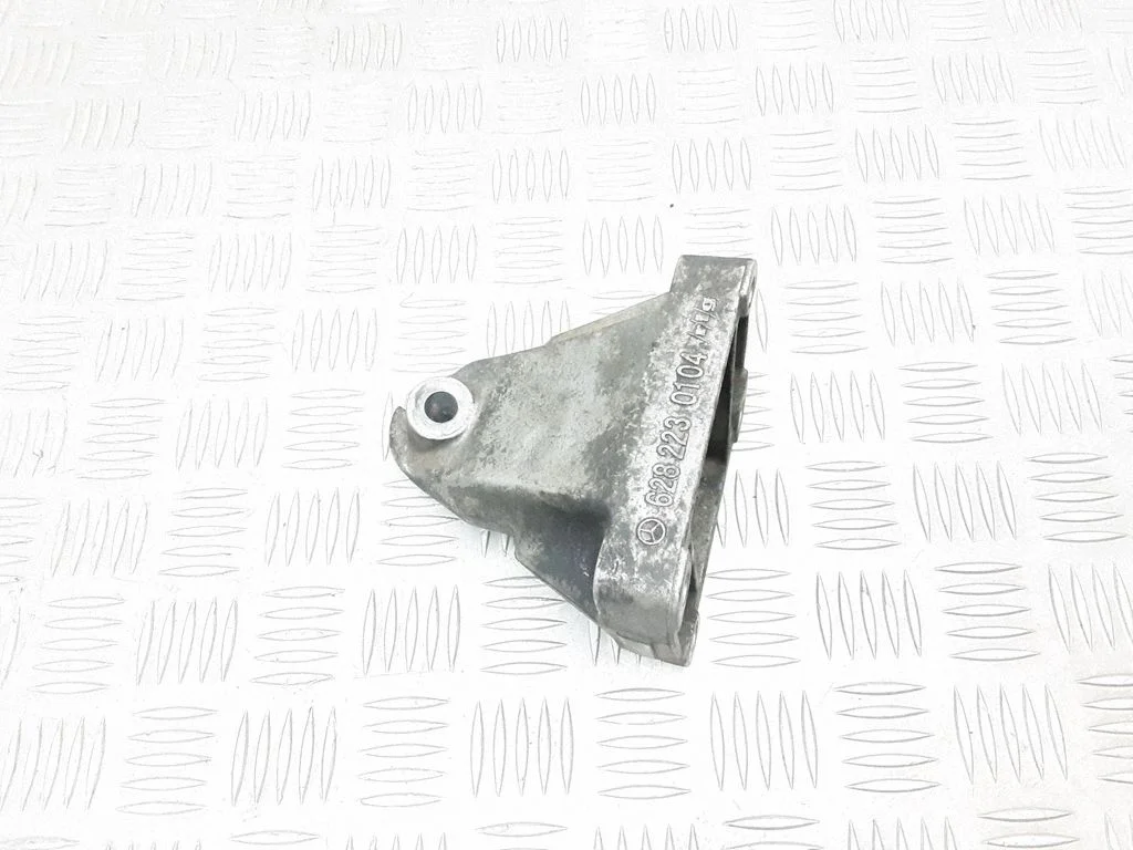 Engine mounting bracket – Mercedes-Benz S-Class W220 (1998-2006)