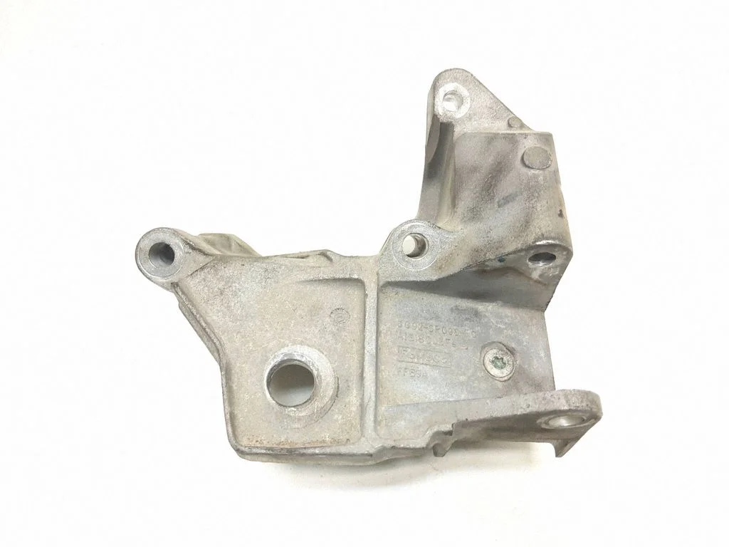 Mootori kinnituskronstein 6G926P096FC