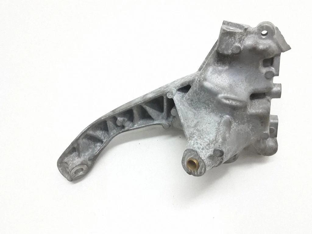 Engine mounting bracket – Volvo XC60 (2009-2013)
