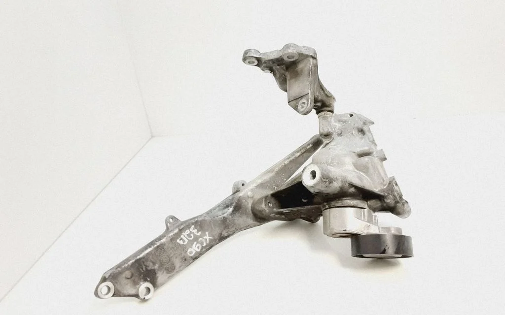 Mootori kinnituskronstein – Volvo XC90 (2007-2014)