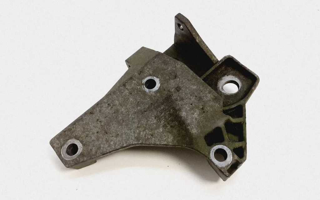 Engine mounting bracket – Volvo XC60 (2009-2013)