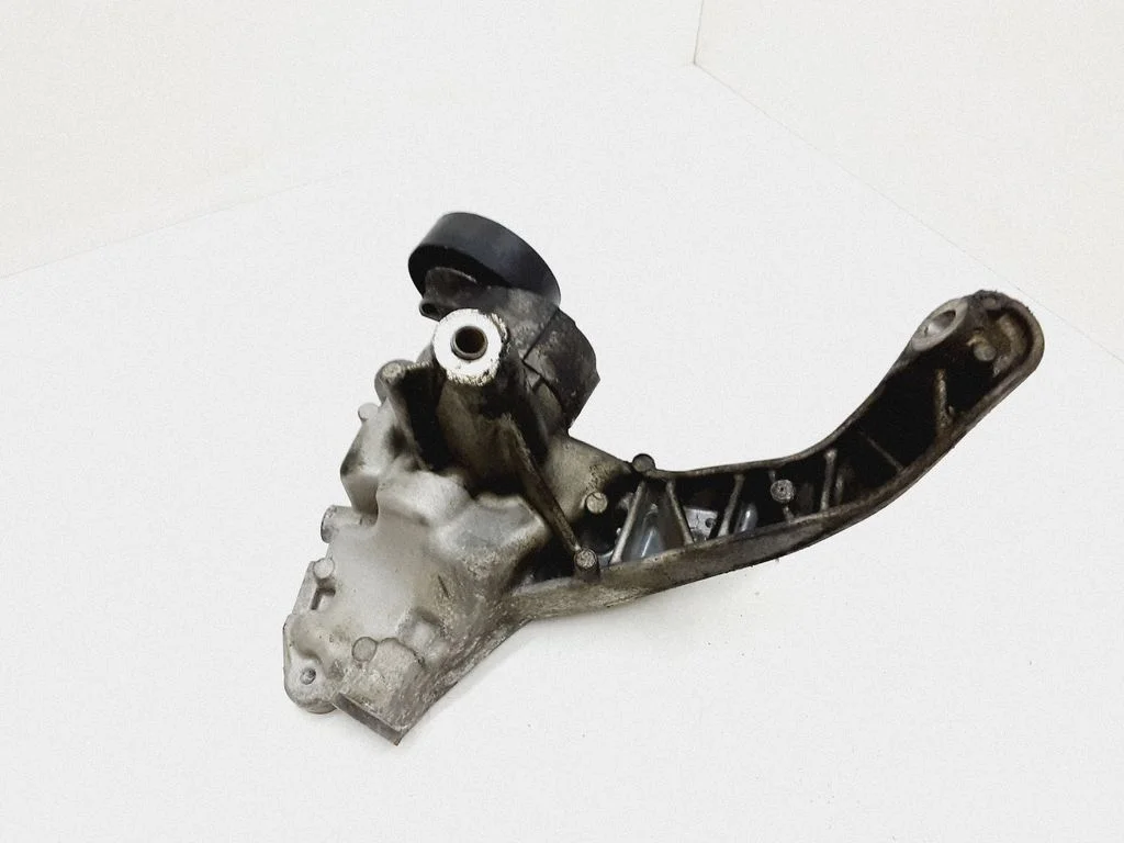 Engine mounting bracket – Volvo XC60 (2009-2013)