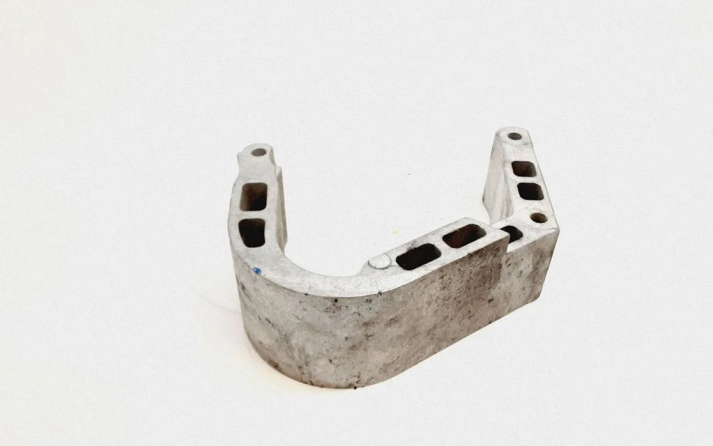 Engine mounting bracket 9A111088000