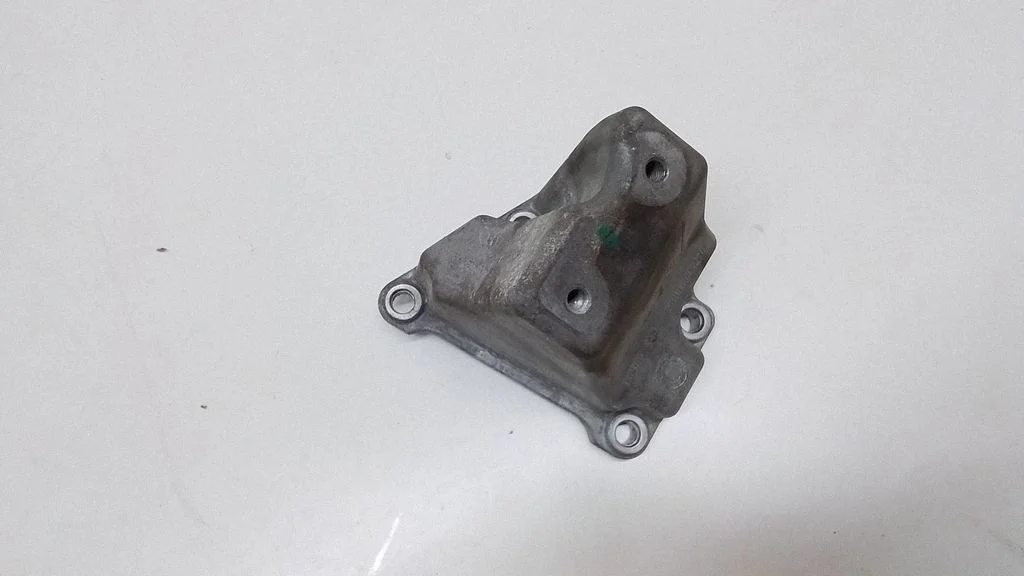 Engine mounting bracket 04726023AB