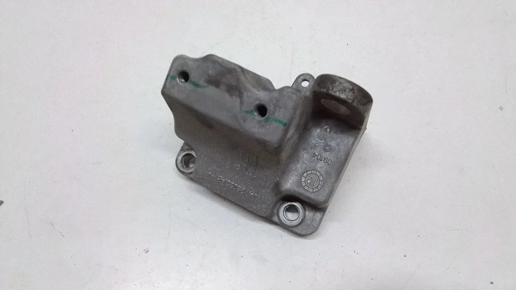Engine mounting bracket 04726022AB