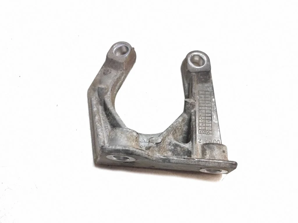 Engine mounting bracket – Volvo XC60 (2009-2013)