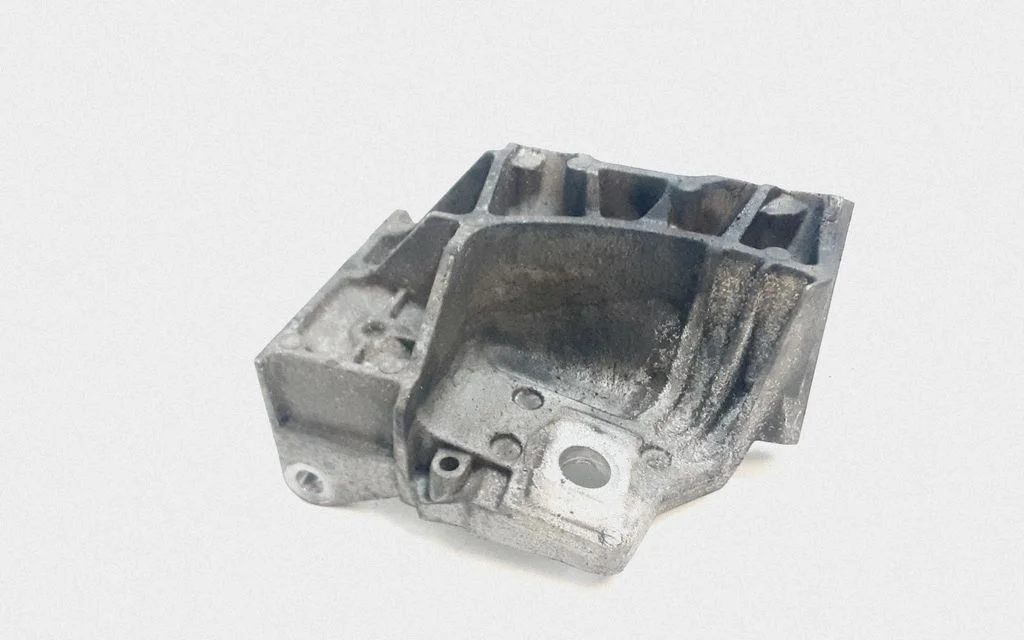 Engine mounting bracket – Volvo XC60 (2009-2013)