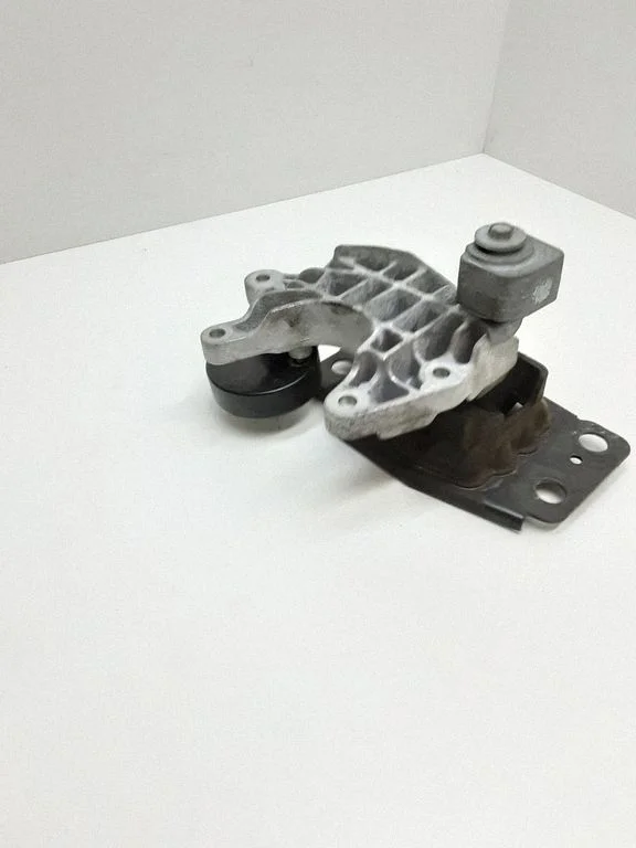 Engine mounting bracket DG937M125