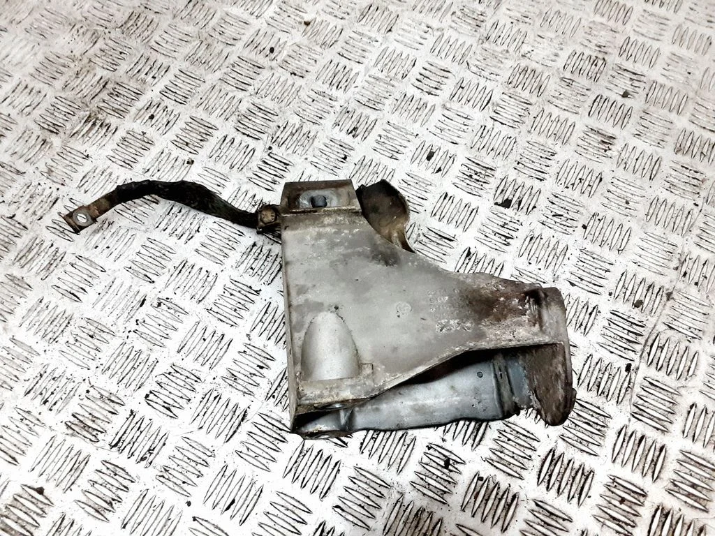 Engine mounting bracket – BMW X5 E70 (2006-2013)