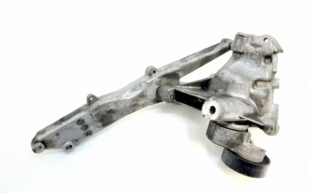 Engine mounting bracket – Volvo XC60 (2009-2013)