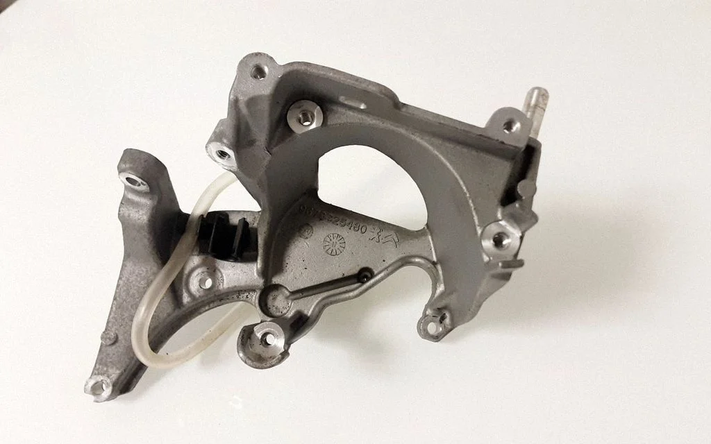 Engine mounting bracket 9678325480
