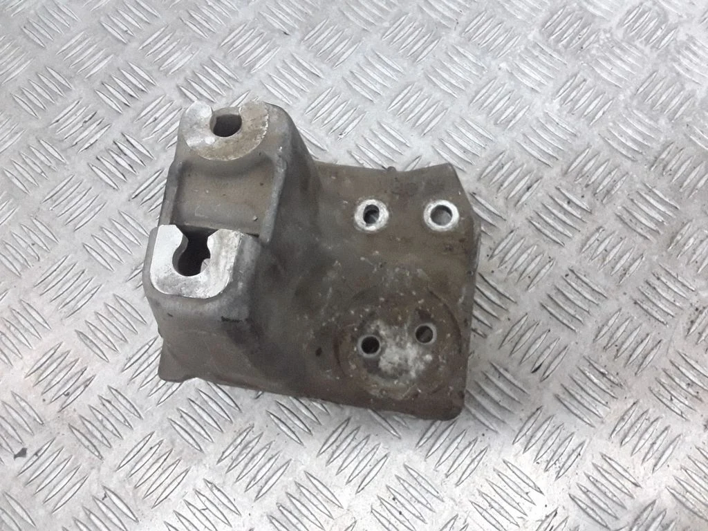 Wspornik silnika – Subaru Outback (2009-2014)