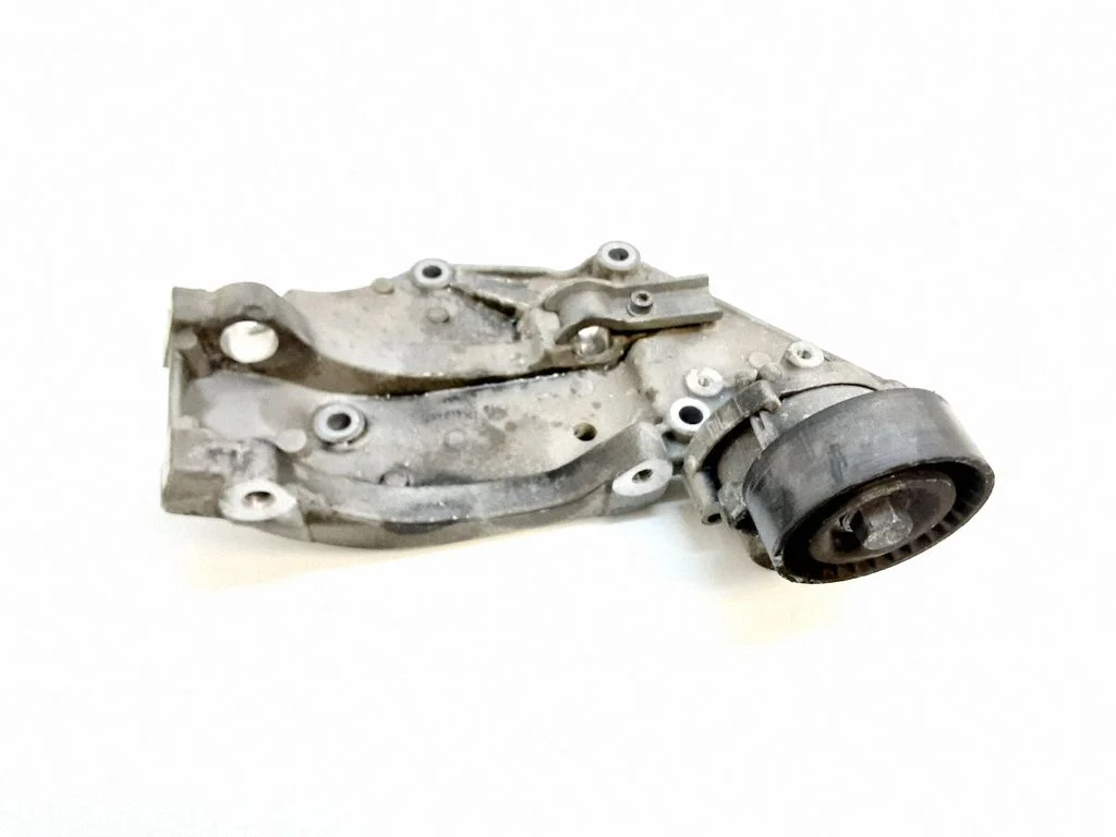 Engine mounting bracket 9682367380