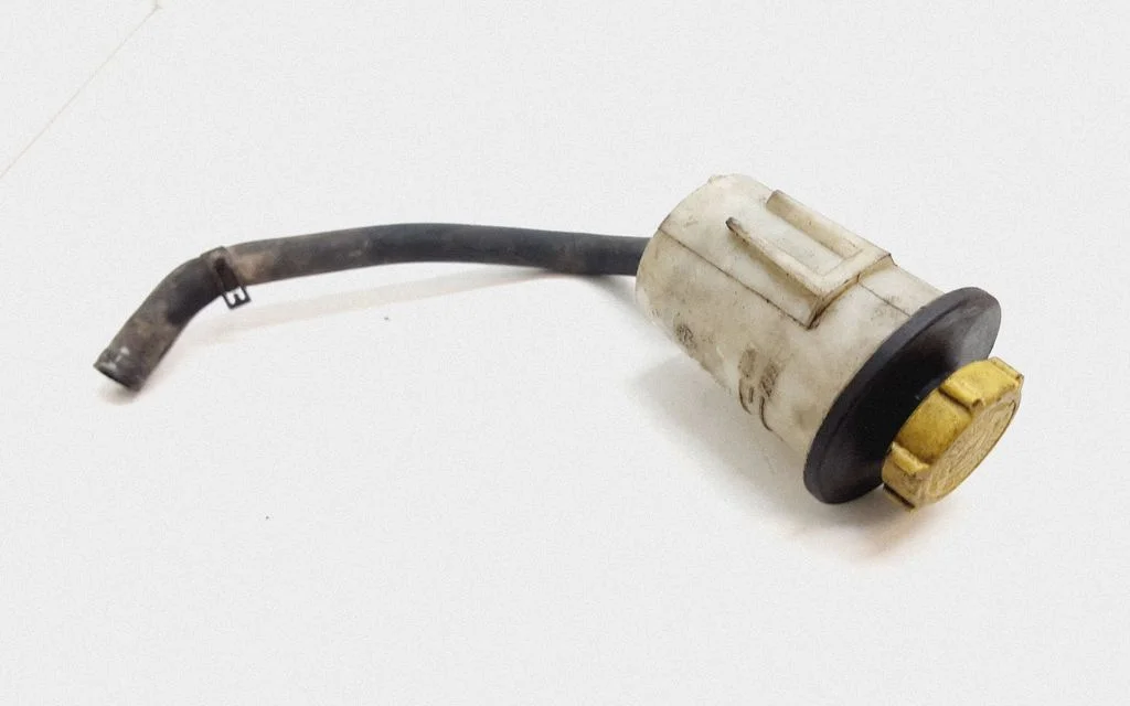 Roolivõimendi vedelikupaak YC153R700AA