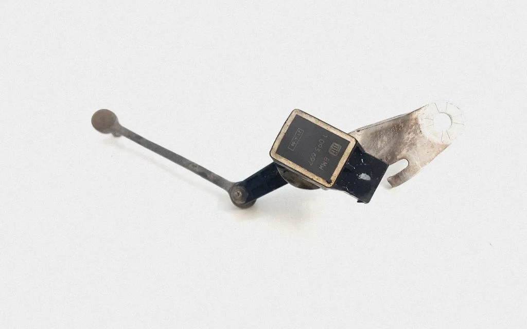 Headlight/headlamp level sensor – BMW 7 Series E65 E66 (2001-2008)