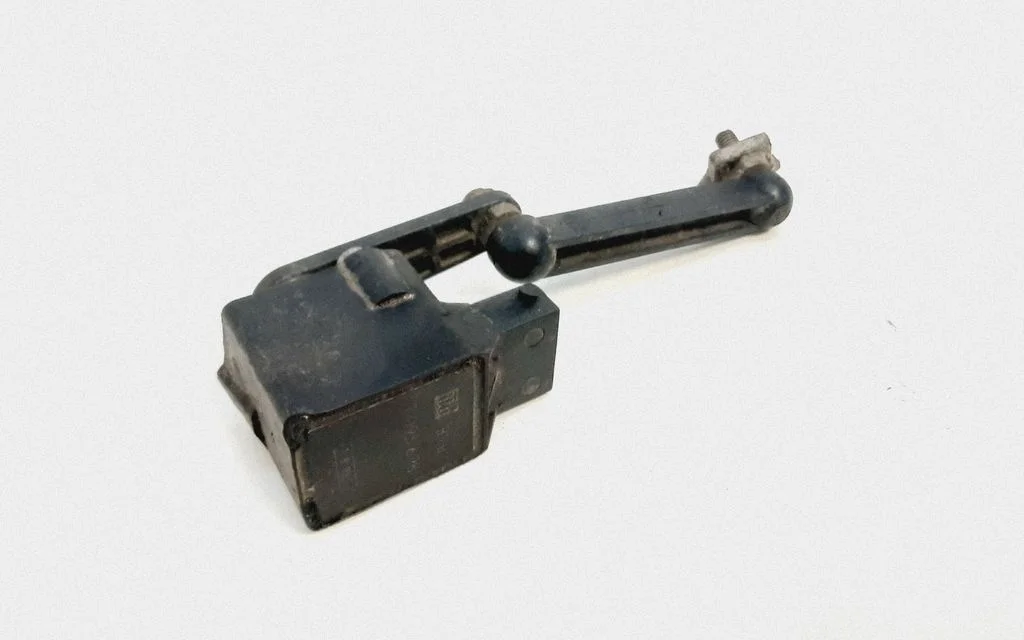 Headlight/headlamp level sensor – BMW 7 Series E65 E66 (2001-2008)