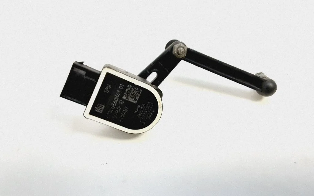 Headlight/headlamp level sensor – BMW 7 Series F01 F02 F03 F04 (2008-2016)