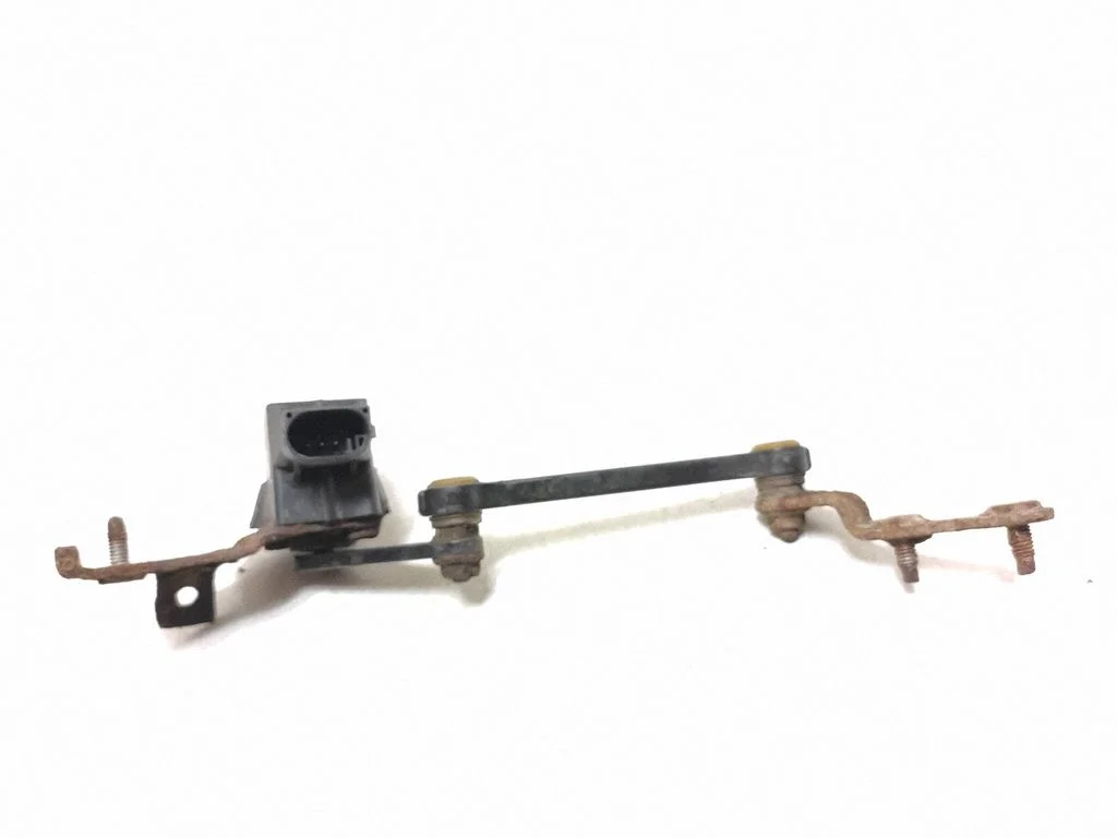 Headlight/headlamp level sensor – Volvo XC70 (2005-2007)