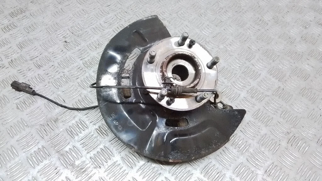 Front wheel hub – front right