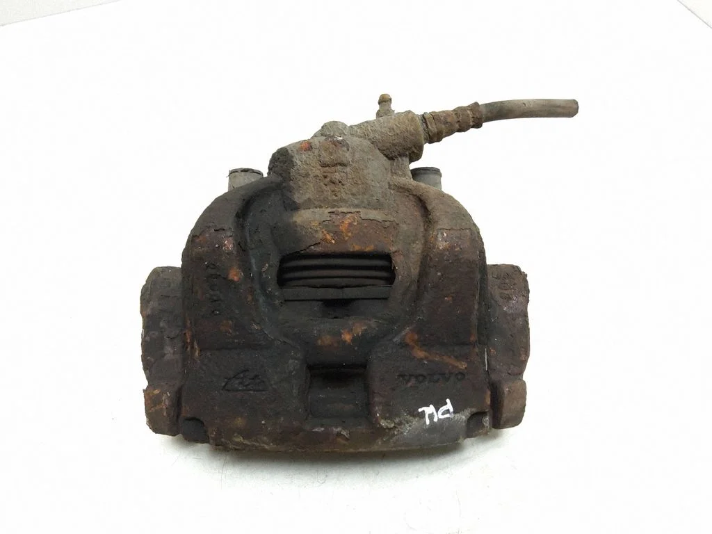 Front wheel hub – left