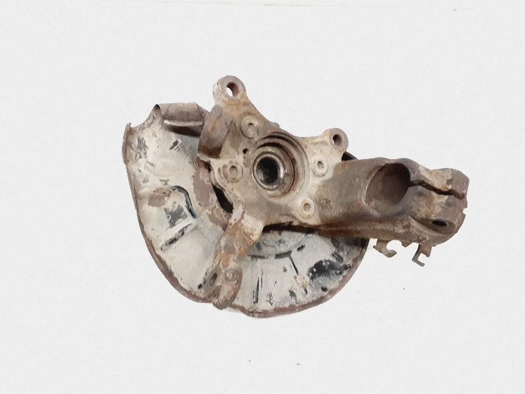Front wheel hub – left