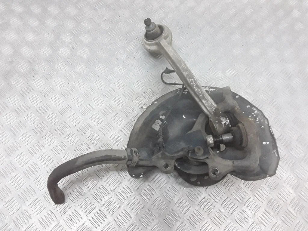 Front wheel hub – front left