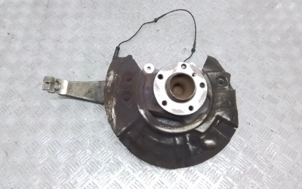 Front wheel hub – front left