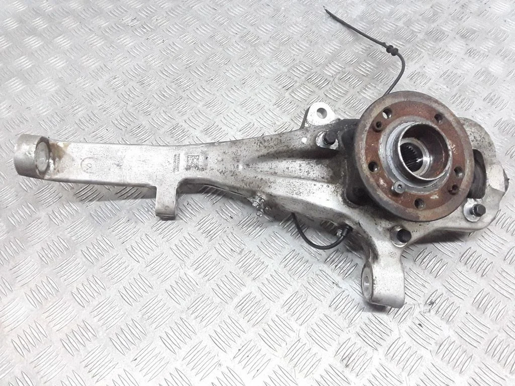 Front wheel hub – front left
