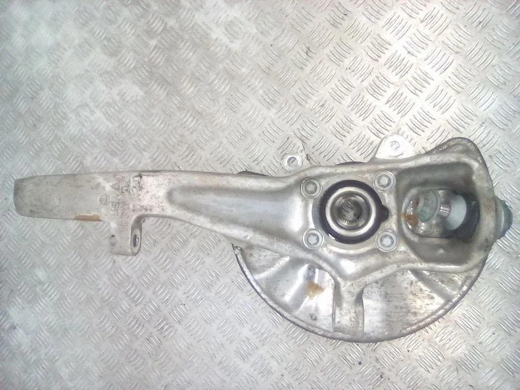 Front wheel hub – front right