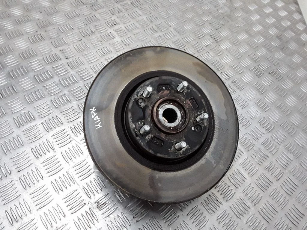 Front wheel hub