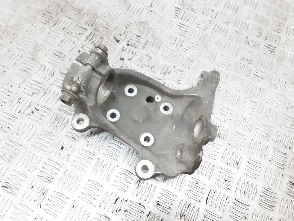 Front wheel hub – front left