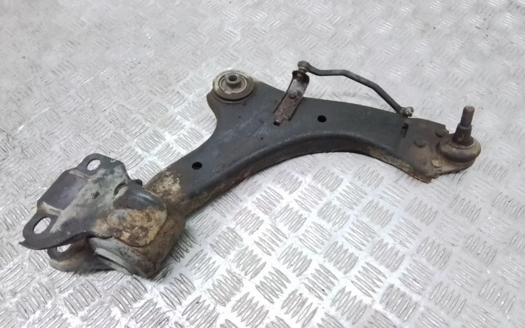 Front lower control arm/wishbone – front right