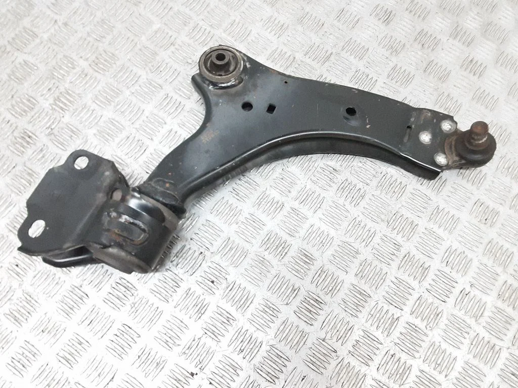 Front lower control arm/wishbone – front right