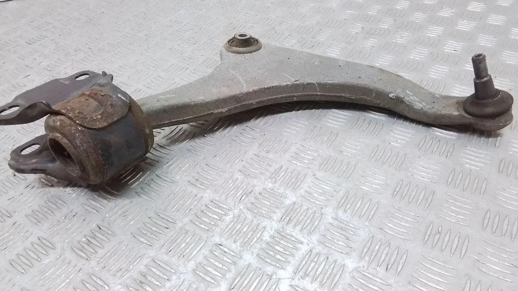 Front lower control arm/wishbone – front right