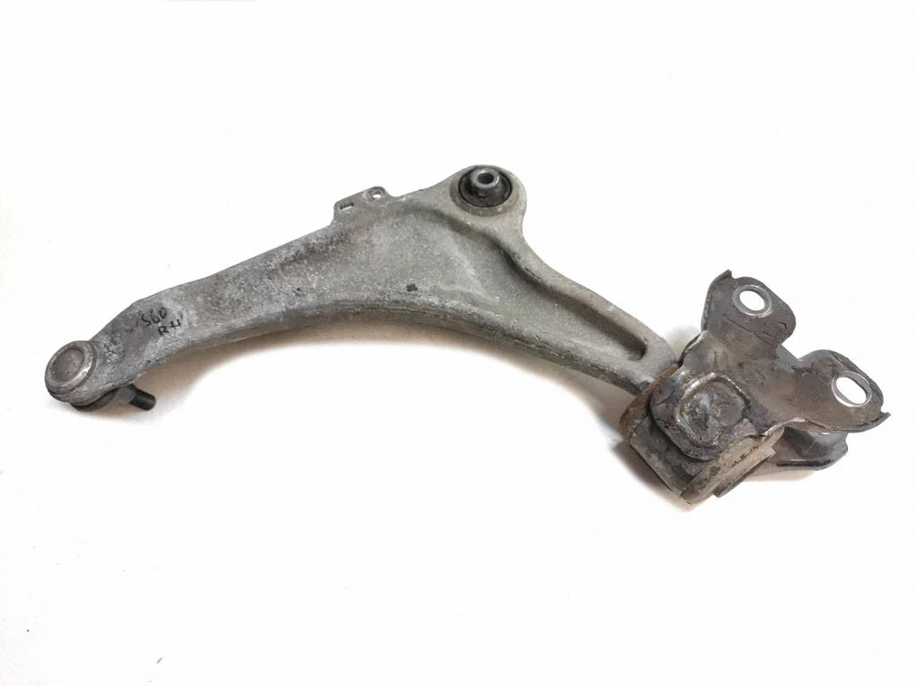 Front lower control arm/wishbone – right