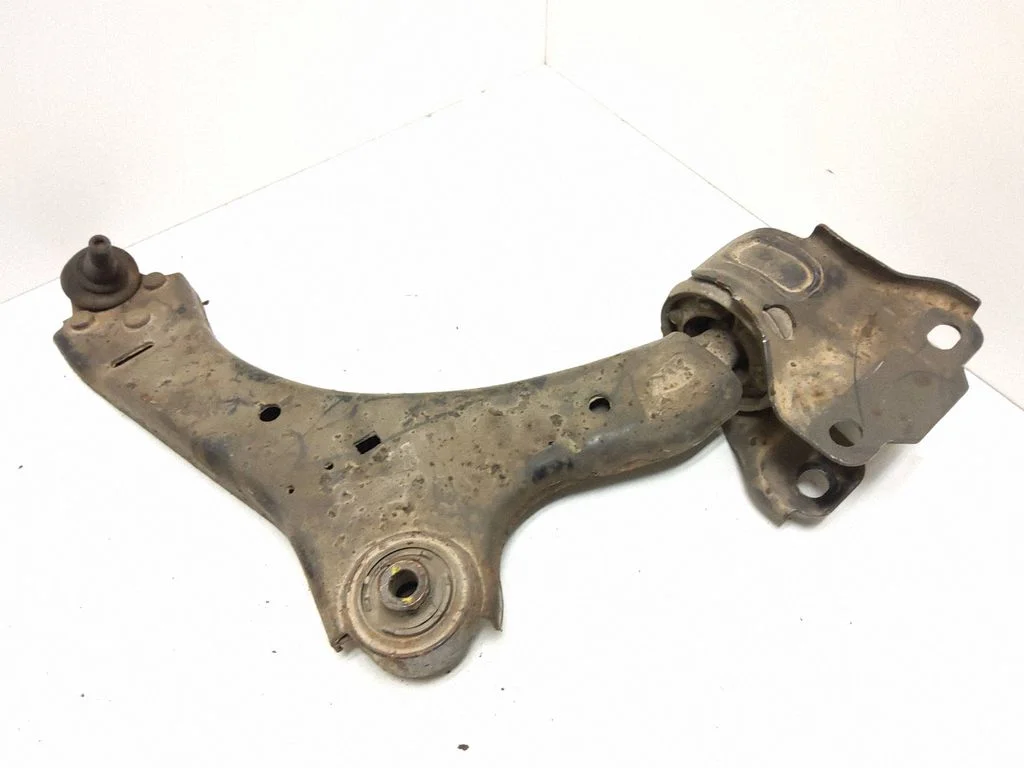 Front lower control arm/wishbone – front right