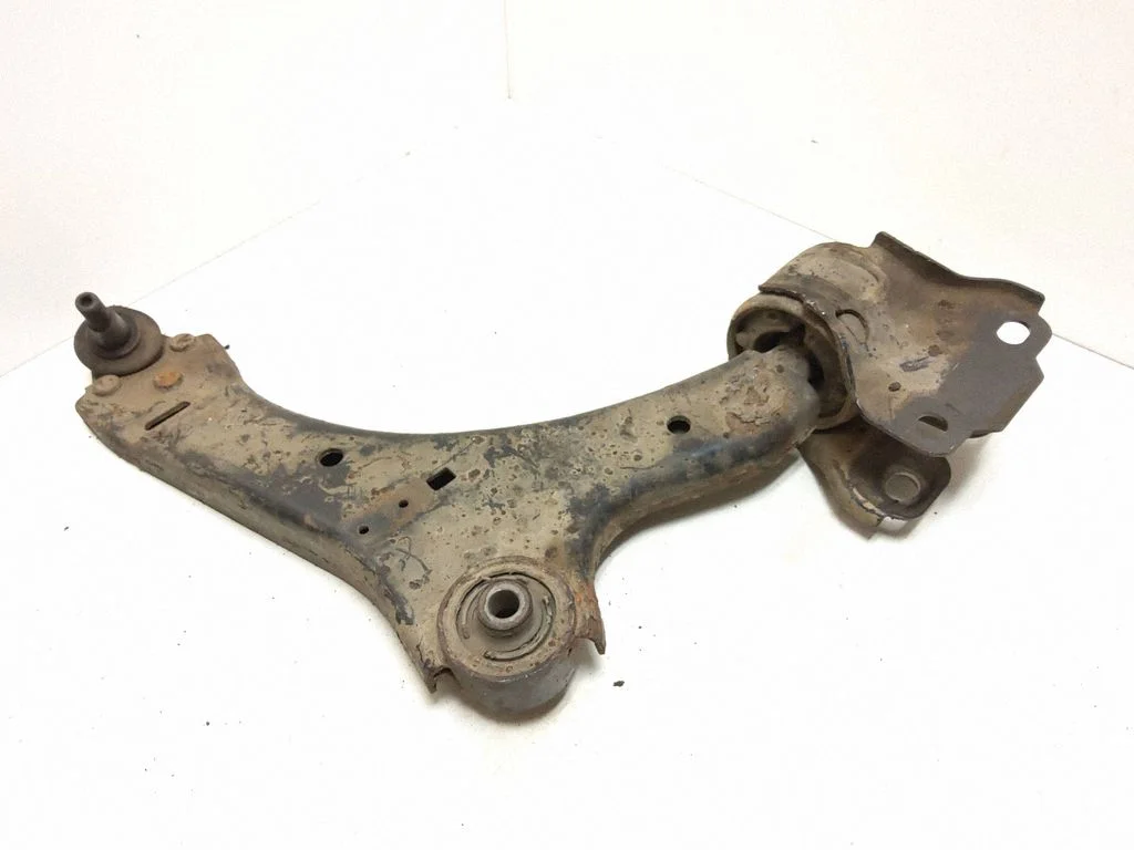 Front lower control arm/wishbone – front right