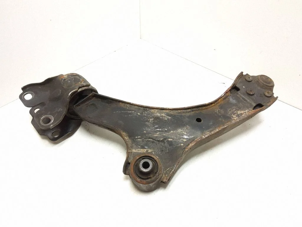 Front lower control arm/wishbone – front right