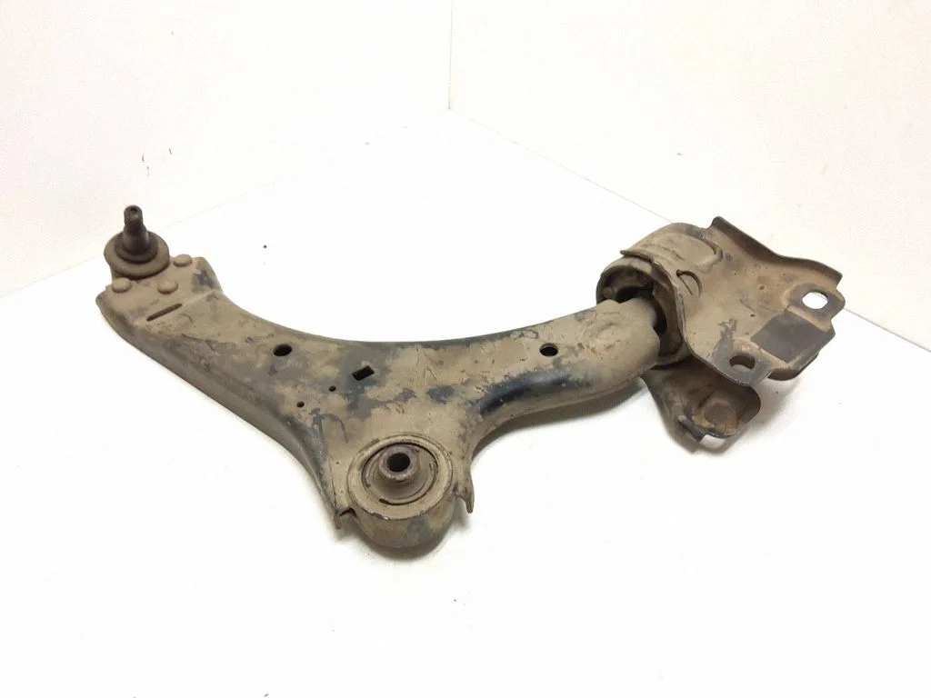 Front lower control arm/wishbone – front right