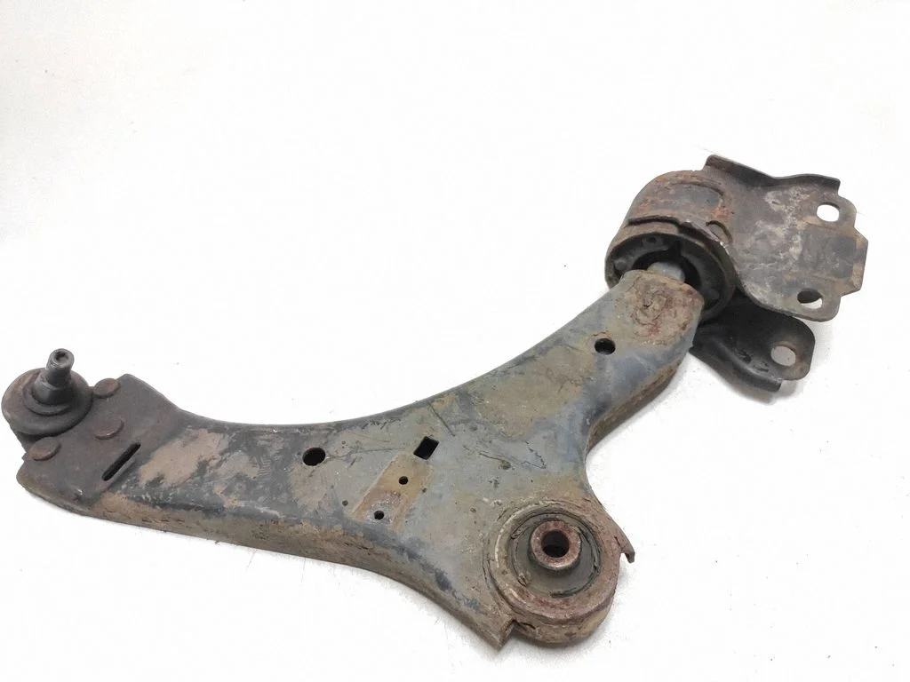 Front lower control arm/wishbone – front right