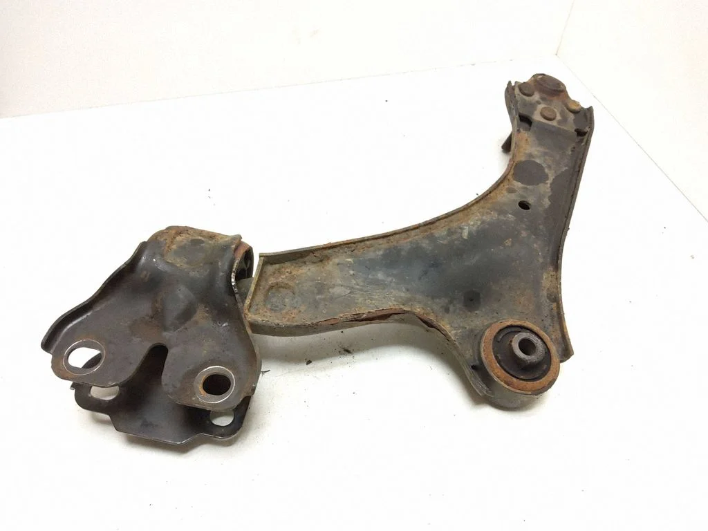 Front lower control arm/wishbone – Volvo V70 (2005-2008)