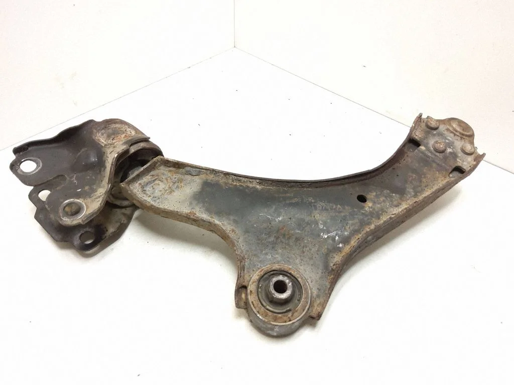 Front lower control arm/wishbone – Volvo V70 (2005-2008)