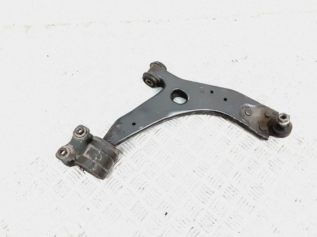 Front lower control arm/wishbone – right