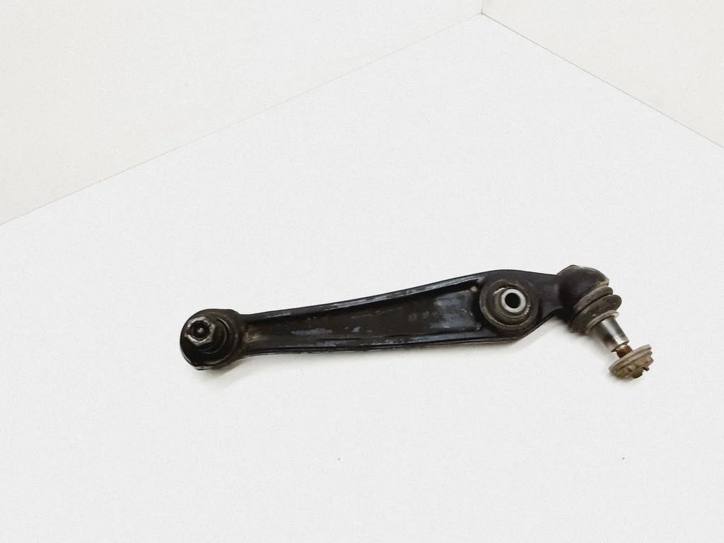 Front lower control arm/wishbone 6771893