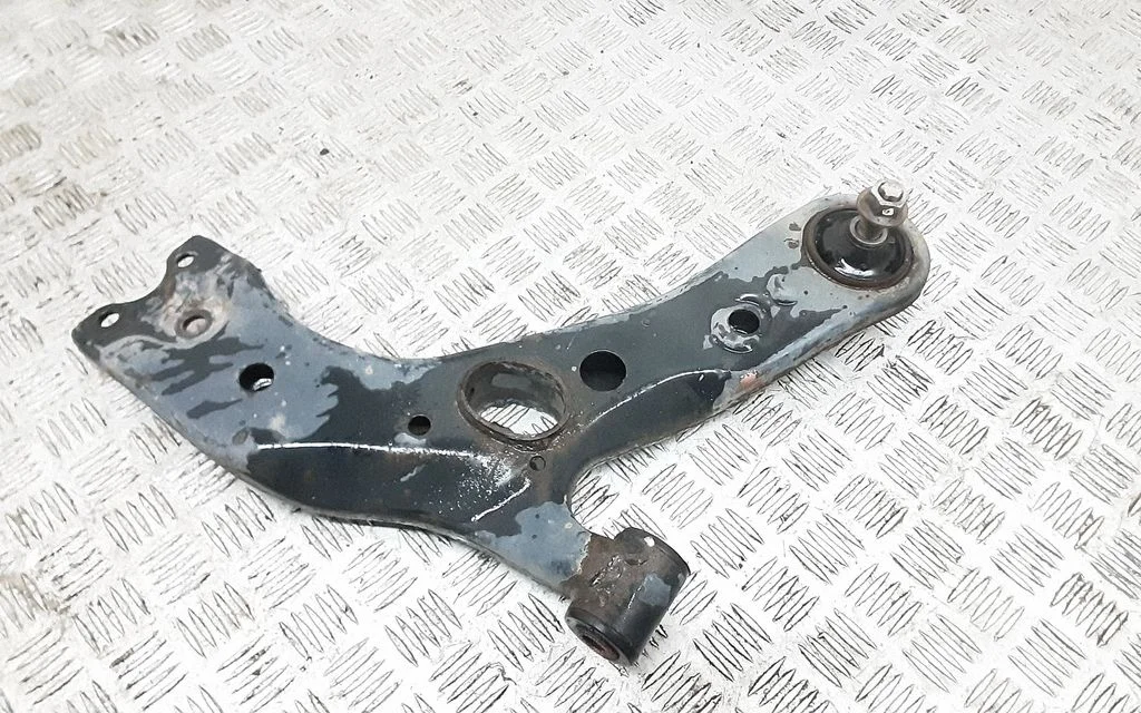 Front lower control arm/wishbone – front right