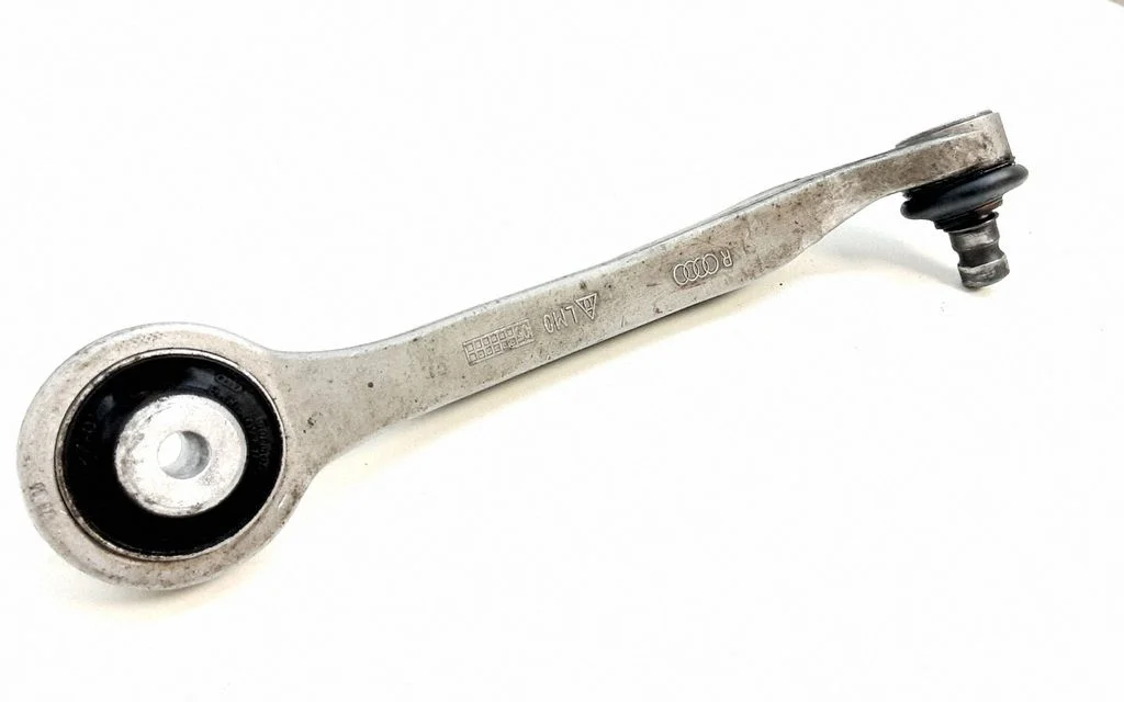 Front lower control arm/wishbone 8D0407515
