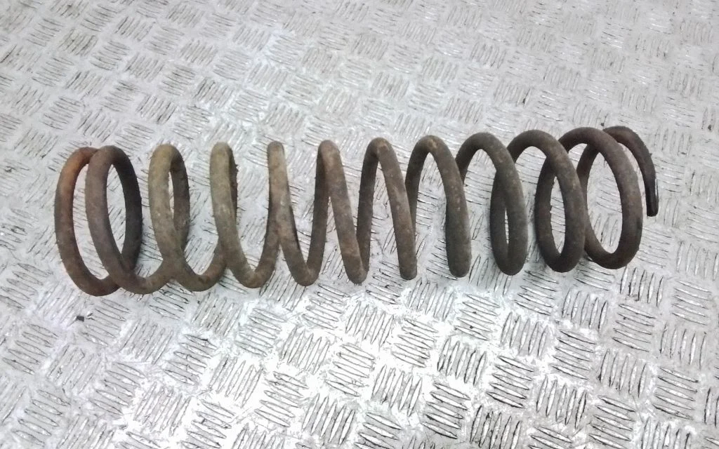 Aizmugurējā spirālatspere